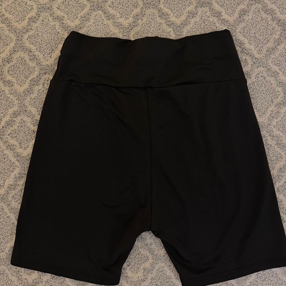 Lululemon Black Criss Cross Over Biker Shorts Size small - Picture 4 of 4